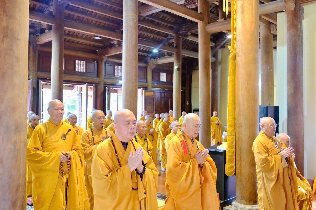 Trường hạ thiền viện Trúc Lâm Tây Nguyên – Gia Lai Bố-tát tụng giới.